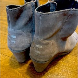 Toms tan suede booties sz 8